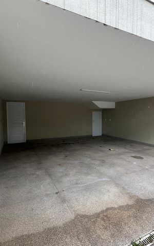 Casa de condomínio para alugar com 470m², 4 quartos e 4 vagas Casa de condomínio para alugar com 470m², 4 quartos e 4 vagasGaragem