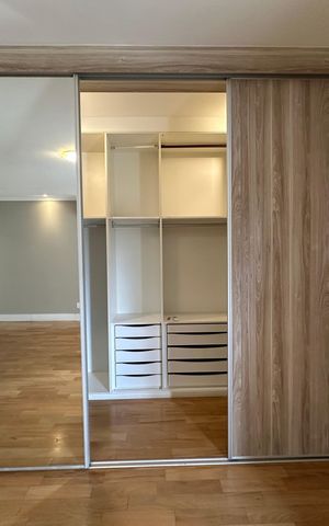 Casa de condomínio para alugar com 470m², 4 quartos e 4 vagas Casa de condomínio para alugar com 470m², 4 quartos e 4 vagasCloset da suíte 4