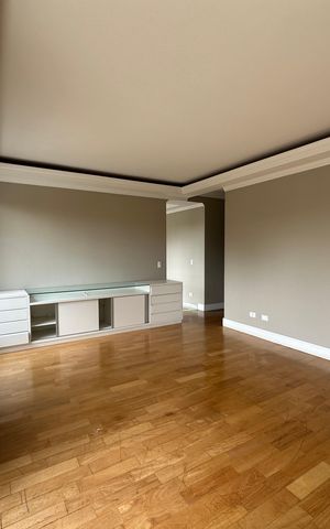 Casa de condomínio para alugar com 470m², 4 quartos e 4 vagas Casa de condomínio para alugar com 470m², 4 quartos e 4 vagasSala de TV