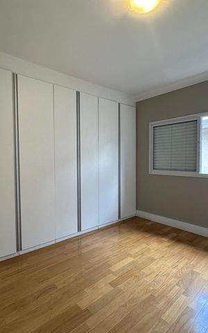 Casa de condomínio para alugar com 470m², 4 quartos e 4 vagas Casa de condomínio para alugar com 470m², 4 quartos e 4 vagasSuíte 1