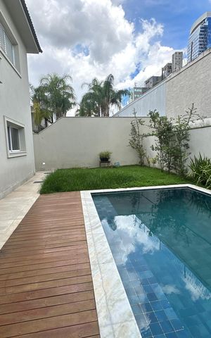 Casa de condomínio para alugar com 470m², 4 quartos e 4 vagas Casa de condomínio para alugar com 470m², 4 quartos e 4 vagasPiscina