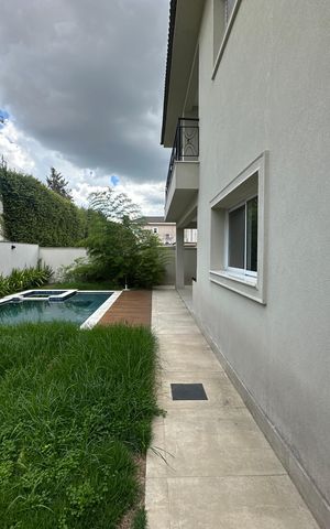 Casa de condomínio para alugar com 470m², 4 quartos e 4 vagas Casa de condomínio para alugar com 470m², 4 quartos e 4 vagasQuintal