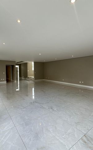 Casa de condomínio para alugar com 470m², 4 quartos e 4 vagas Casa de condomínio para alugar com 470m², 4 quartos e 4 vagasSala