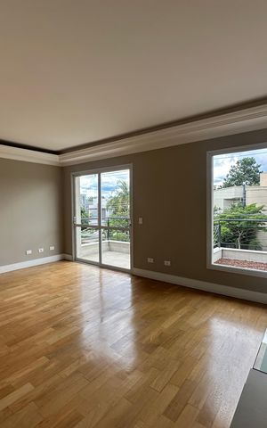 Casa de condomínio para alugar com 470m², 4 quartos e 4 vagas Casa de condomínio para alugar com 470m², 4 quartos e 4 vagasSala de TV