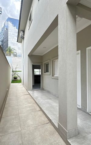 Casa de condomínio para alugar com 470m², 4 quartos e 4 vagas Casa de condomínio para alugar com 470m², 4 quartos e 4 vagasQuintal
