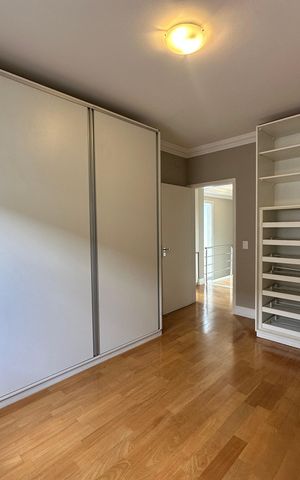 Casa de condomínio para alugar com 470m², 4 quartos e 4 vagas Casa de condomínio para alugar com 470m², 4 quartos e 4 vagasSuíte 1