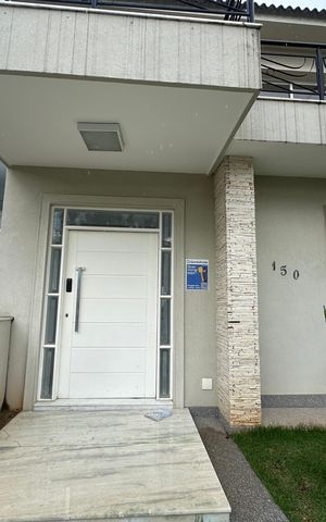 Casa de condomínio para alugar com 470m², 4 quartos e 4 vagas Casa de condomínio para alugar com 470m², 4 quartos e 4 vagasFachada