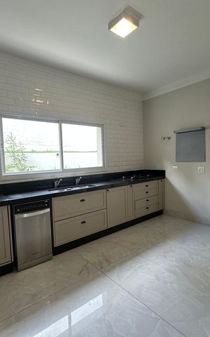 Casa de condomínio para alugar com 470m², 4 quartos e 4 vagas Casa de condomínio para alugar com 470m², 4 quartos e 4 vagasCozinha