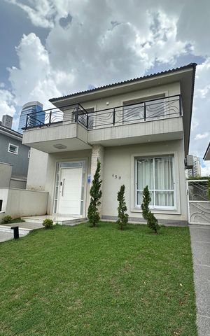 Casa de condomínio para alugar com 470m², 4 quartos e 4 vagas Casa de condomínio para alugar com 470m², 4 quartos e 4 vagasFachada