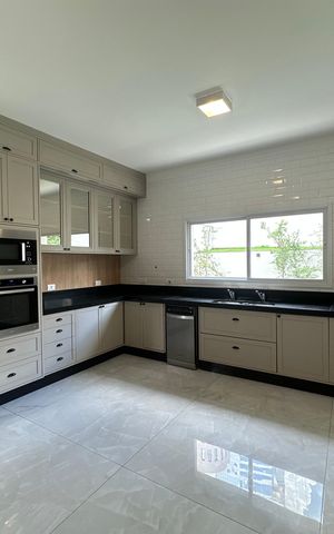 Casa de condomínio para alugar com 470m², 4 quartos e 4 vagas Casa de condomínio para alugar com 470m², 4 quartos e 4 vagasCozinha