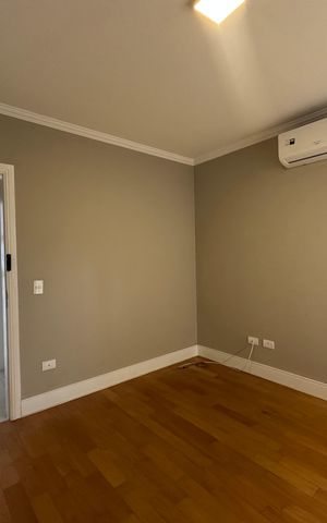 Casa de condomínio para alugar com 470m², 4 quartos e 4 vagas Casa de condomínio para alugar com 470m², 4 quartos e 4 vagasEscritório