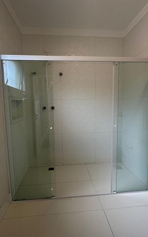 Casa de condomínio para alugar com 470m², 4 quartos e 4 vagas Casa de condomínio para alugar com 470m², 4 quartos e 4 vagasBanheiro da Suíte 4