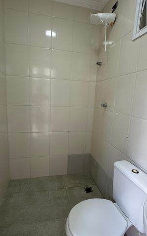 Casa de condomínio para alugar com 470m², 4 quartos e 4 vagas Casa de condomínio para alugar com 470m², 4 quartos e 4 vagasBanheiro de serviço