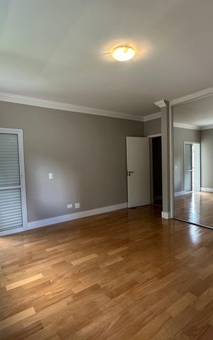 Casa de condomínio para alugar com 470m², 4 quartos e 4 vagas Casa de condomínio para alugar com 470m², 4 quartos e 4 vagasSuíte 3