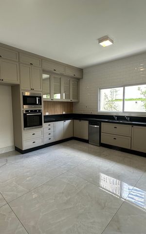 Casa de condomínio para alugar com 470m², 4 quartos e 4 vagas Casa de condomínio para alugar com 470m², 4 quartos e 4 vagasCozinha