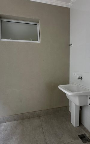 Casa de condomínio para alugar com 470m², 4 quartos e 4 vagas Casa de condomínio para alugar com 470m², 4 quartos e 4 vagasÁrea de Serviço