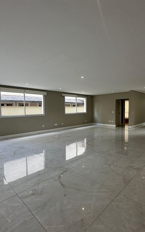 Casa de condomínio para alugar com 470m², 4 quartos e 4 vagas Casa de condomínio para alugar com 470m², 4 quartos e 4 vagasSala