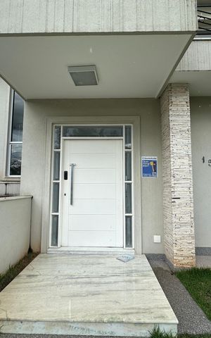 Casa de condomínio para alugar com 470m², 4 quartos e 4 vagas Casa de condomínio para alugar com 470m², 4 quartos e 4 vagasFachada