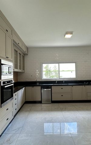 Casa de condomínio para alugar com 470m², 4 quartos e 4 vagas Casa de condomínio para alugar com 470m², 4 quartos e 4 vagasCozinha