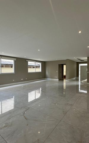 Casa de condomínio para alugar com 470m², 4 quartos e 4 vagas Casa de condomínio para alugar com 470m², 4 quartos e 4 vagasSala
