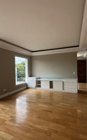 Casa de condomínio para alugar com 470m², 4 quartos e 4 vagas Casa de condomínio para alugar com 470m², 4 quartos e 4 vagasSala de TV