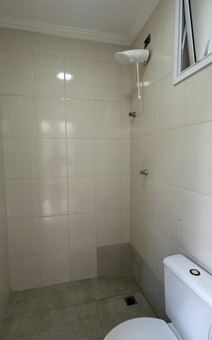 Casa de condomínio para alugar com 470m², 4 quartos e 4 vagas Casa de condomínio para alugar com 470m², 4 quartos e 4 vagasBanheiro de serviço