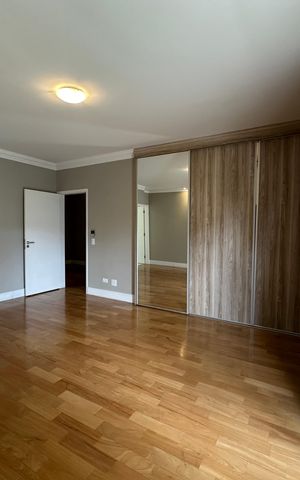 Casa de condomínio para alugar com 470m², 4 quartos e 4 vagas Casa de condomínio para alugar com 470m², 4 quartos e 4 vagasSuíte 4