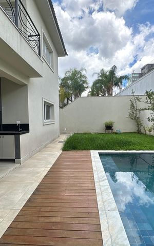 Casa de condomínio para alugar com 470m², 4 quartos e 4 vagas Casa de condomínio para alugar com 470m², 4 quartos e 4 vagasPiscina
