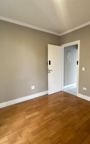 Casa de condomínio para alugar com 470m², 4 quartos e 4 vagas Casa de condomínio para alugar com 470m², 4 quartos e 4 vagasEscritório