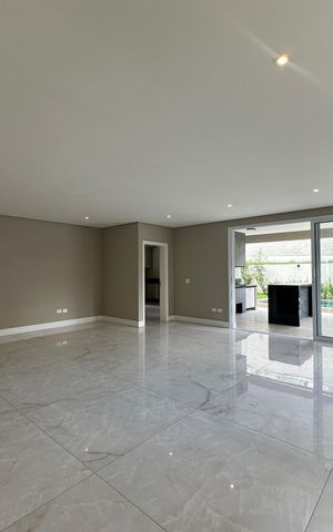 Casa de condomínio para alugar com 470m², 4 quartos e 4 vagas Casa de condomínio para alugar com 470m², 4 quartos e 4 vagasSala