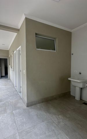 Casa de condomínio para alugar com 470m², 4 quartos e 4 vagas Casa de condomínio para alugar com 470m², 4 quartos e 4 vagasÁrea de Serviço