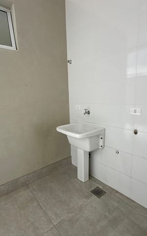 Casa de condomínio para alugar com 470m², 4 quartos e 4 vagas Casa de condomínio para alugar com 470m², 4 quartos e 4 vagasÁrea de Serviço