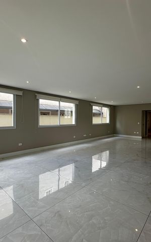 Casa de condomínio para alugar com 470m², 4 quartos e 4 vagas Casa de condomínio para alugar com 470m², 4 quartos e 4 vagasSala