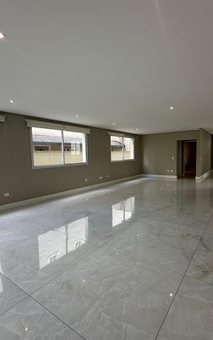 Casa de condomínio para alugar com 470m², 4 quartos e 4 vagas Casa de condomínio para alugar com 470m², 4 quartos e 4 vagasSala