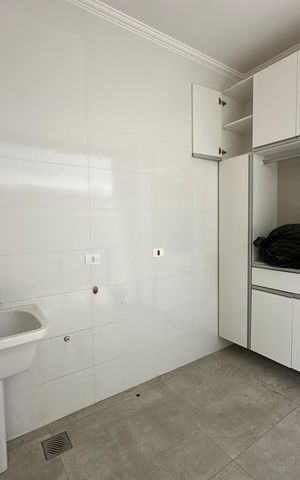 Casa de condomínio para alugar com 470m², 4 quartos e 4 vagas Casa de condomínio para alugar com 470m², 4 quartos e 4 vagasÁrea de Serviço