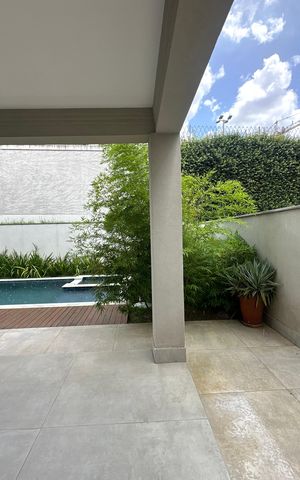 Casa de condomínio para alugar com 470m², 4 quartos e 4 vagas Casa de condomínio para alugar com 470m², 4 quartos e 4 vagasQuintal