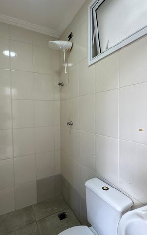 Casa de condomínio para alugar com 470m², 4 quartos e 4 vagas Casa de condomínio para alugar com 470m², 4 quartos e 4 vagasBanheiro de serviço