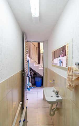 Casa à venda com 151m², 2 quartos e 2 vagasBanheiro de Serviço