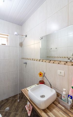 Casa à venda com 151m², 2 quartos e 2 vagasBanheiro Social