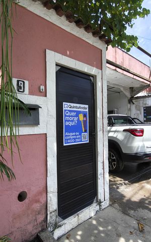 Casa à venda com 358m², 2 quartos e 1 vaga Casa à venda com 358m², 2 quartos e 1 vagaFachada