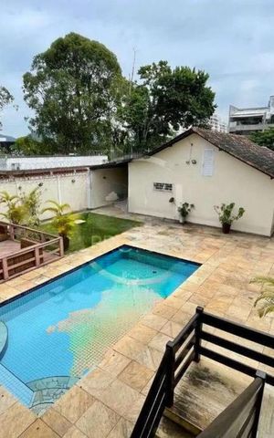 Casa à venda com 590m², 6 quartos e 3 vagas