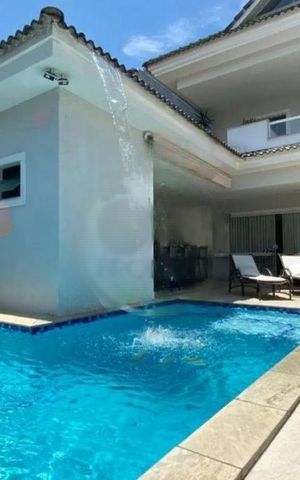 Casa de condomínio à venda com 320m², 3 quartos e 4 vagas