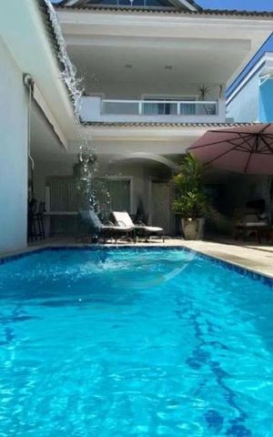 Casa de condomínio à venda com 320m², 3 quartos e 4 vagas