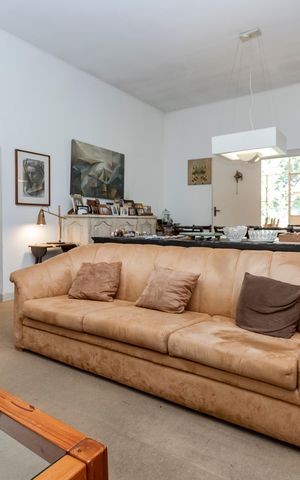 Casa à venda com 950m², 3 quartos e 3 vagas Casa à venda com 950m², 3 quartos e 3 vagasSala