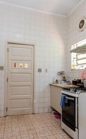 Casa à venda com 950m², 3 quartos e 3 vagas Casa à venda com 950m², 3 quartos e 3 vagasCozinha
