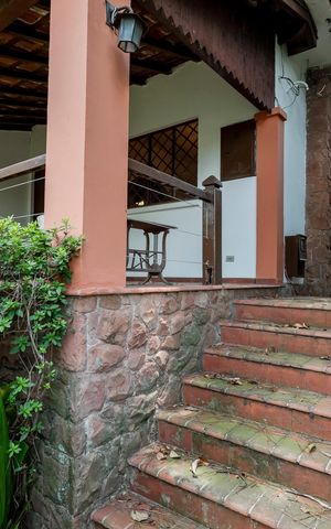 Casa à venda com 950m², 3 quartos e 3 vagas Casa à venda com 950m², 3 quartos e 3 vagasFachada