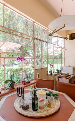 Casa à venda com 950m², 3 quartos e 3 vagas Casa à venda com 950m², 3 quartos e 3 vagasVaranda/ Sala de Almoço