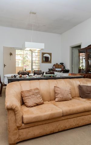Casa à venda com 950m², 3 quartos e 3 vagas Casa à venda com 950m², 3 quartos e 3 vagasSala