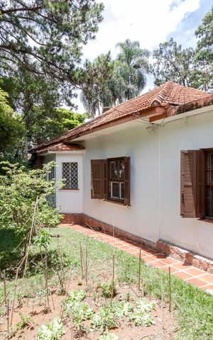 Casa à venda com 950m², 3 quartos e 3 vagas Casa à venda com 950m², 3 quartos e 3 vagasQuintal