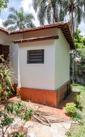 Casa à venda com 950m², 3 quartos e 3 vagas Casa à venda com 950m², 3 quartos e 3 vagasQuintal